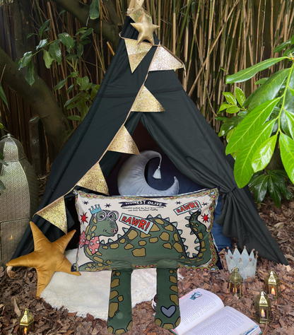 Honest Olive pillowcase for children – cuddly dinosaur design featuring positive affirmations, soft 100% recycled velvet-like fabric, sensory-friendly, supports confidence and growth mindset at bedtime.